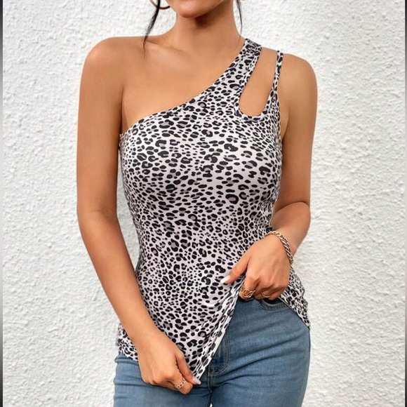 Leopard print one shoulder cutout blouse - Picture 5 of 6
